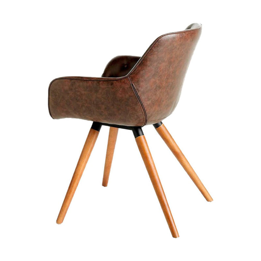 Barna műbőrrel kárpitozott, kőrisfából készült, formatervezett dizájn étkezőszék.