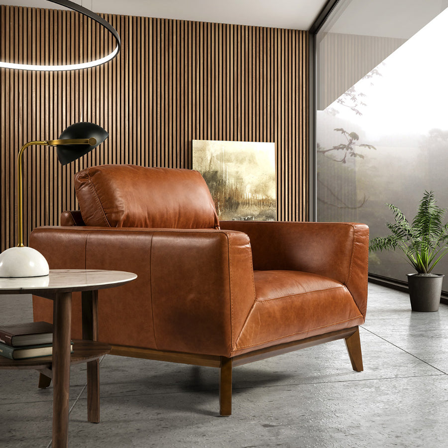 Kortárs stílusú, dohánybarna bőrrel kárpitozott, dizájn fotel diófa lábakkal.