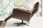 Kortárs stílusú, dohánybarna színű bőrrel kárpitozott, dizájn, forgó pihenőfotel.
