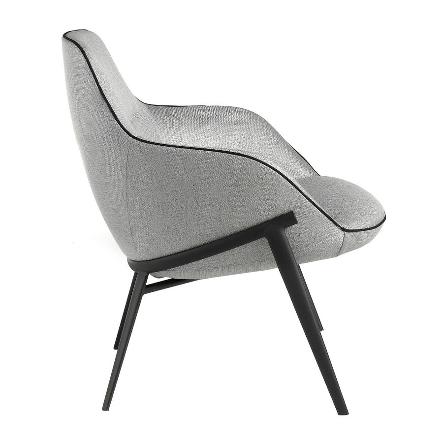 Angel Cerdá világosszürke design fotel oldalnézet fekete fém lábakkal