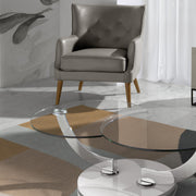 Kortárs stílusú, hamuszürke bőrrel kárpitozott, dizájn fotel, kőrisfa lábakkal