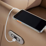 Angel Cerdá homokszínű bőrfotel USB csatlakozó részlet