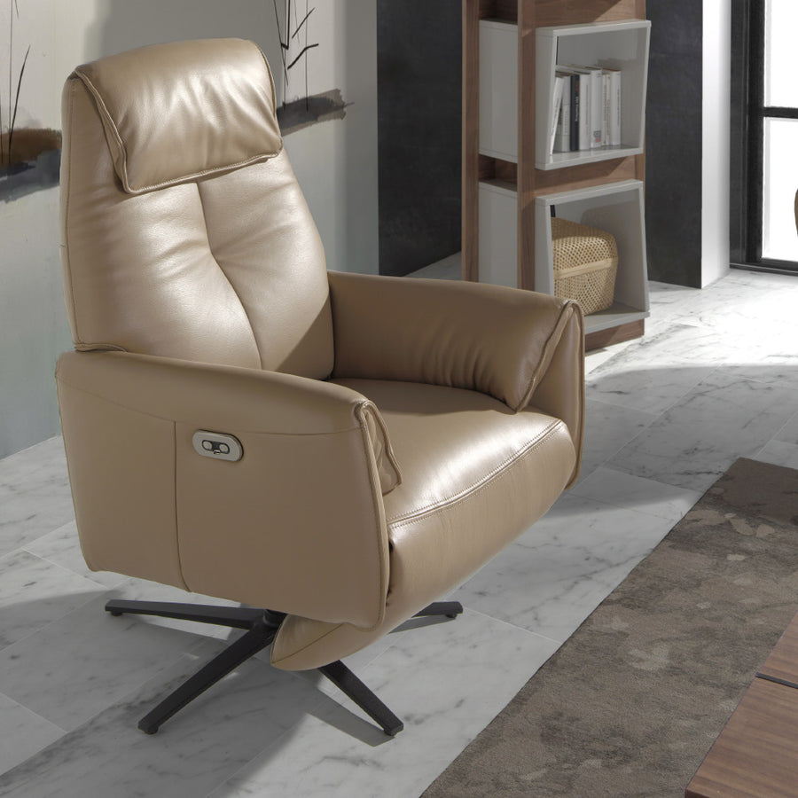 Kortárs stílusú, homokszínű bőrrel kárpitozott, dizájn, forgó pihenőfotel.
