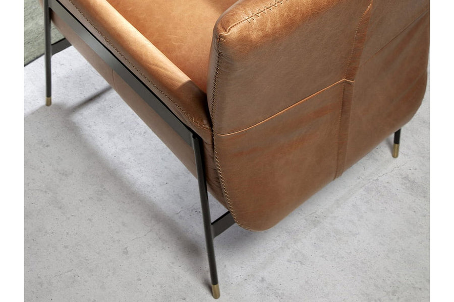 Kortárs stílusú, barna színű, bőr dizájn fotel. acél szerkezettel