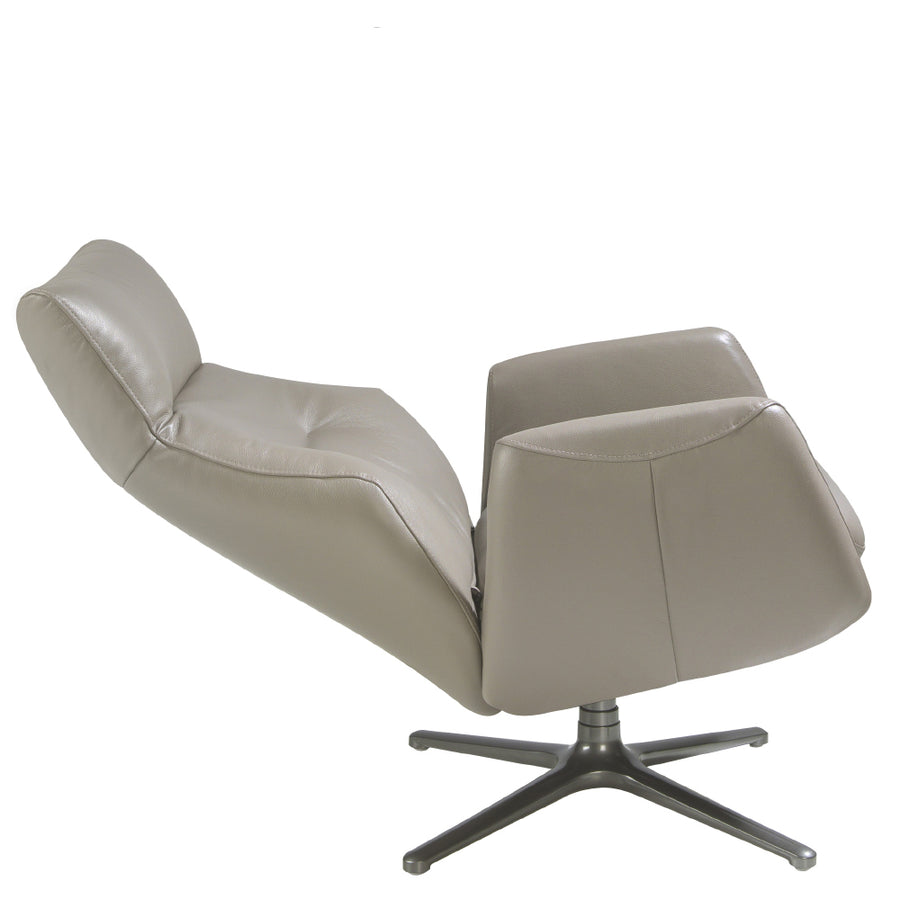 Kortárs stílusú, dönthető, forgatható, szürke színű bőrrel kárpitozott pihenőfotel.