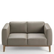 Kortárs, taupe színű bőrrel kárpitozott, diófa furnérral borított, dizájn kanapé.