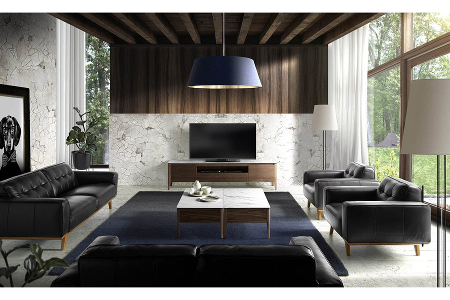 Kortárs stílusú, fekete színű bőrrel kárpitozott, fenyőfaszerkezetes, dizájn kanapé.