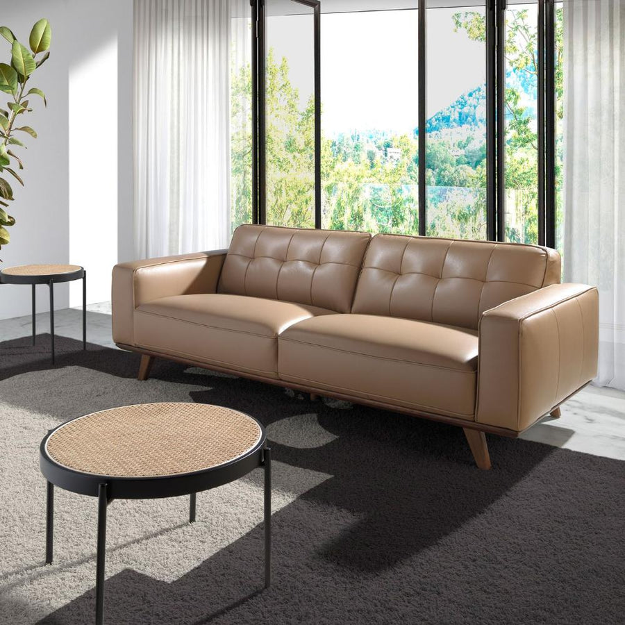 Angel Cerdá modern bőr kanapé homokszínben nappali enteriőrben