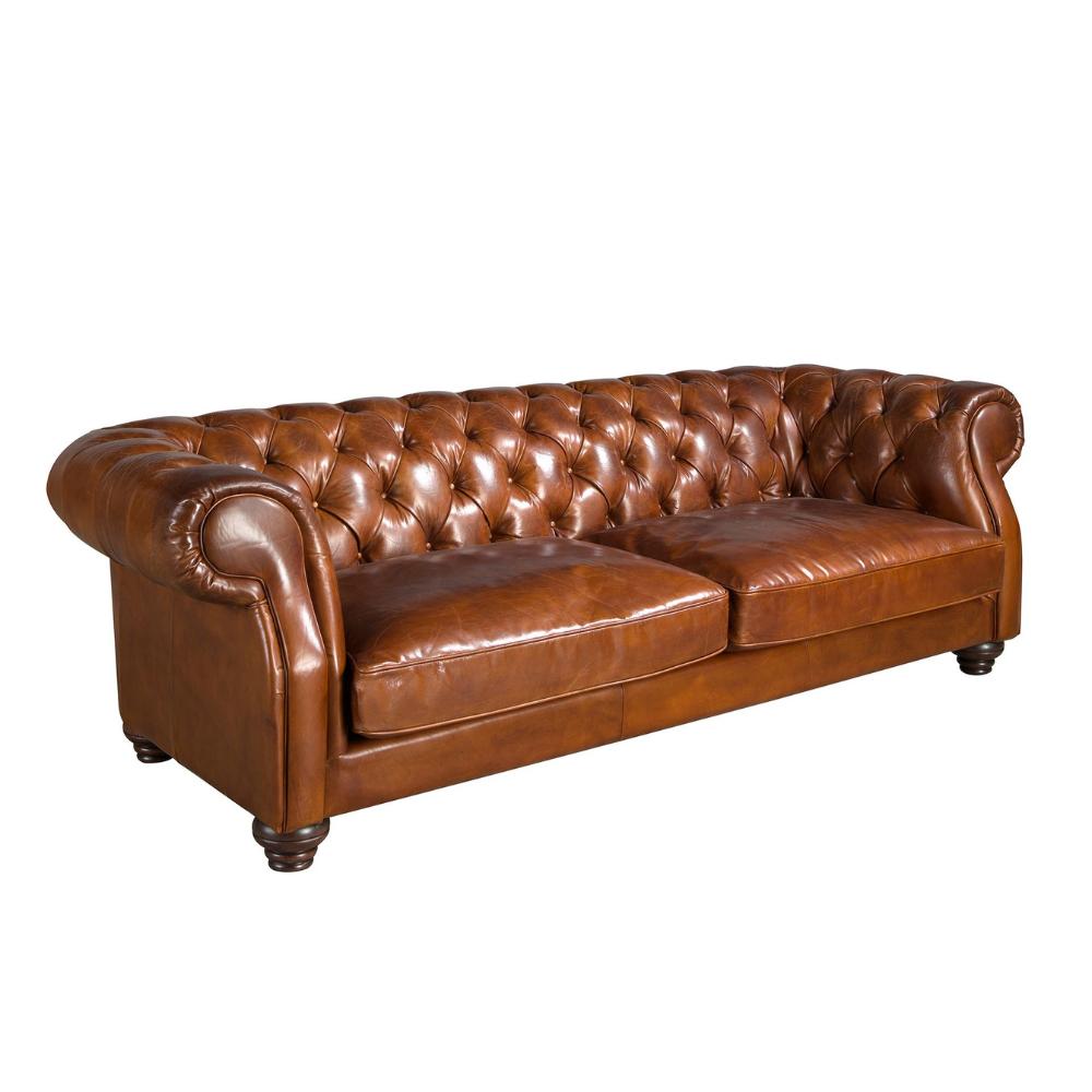 Konyakbarna 3 személyes Chesterfield bőrkanapé elölnézetből