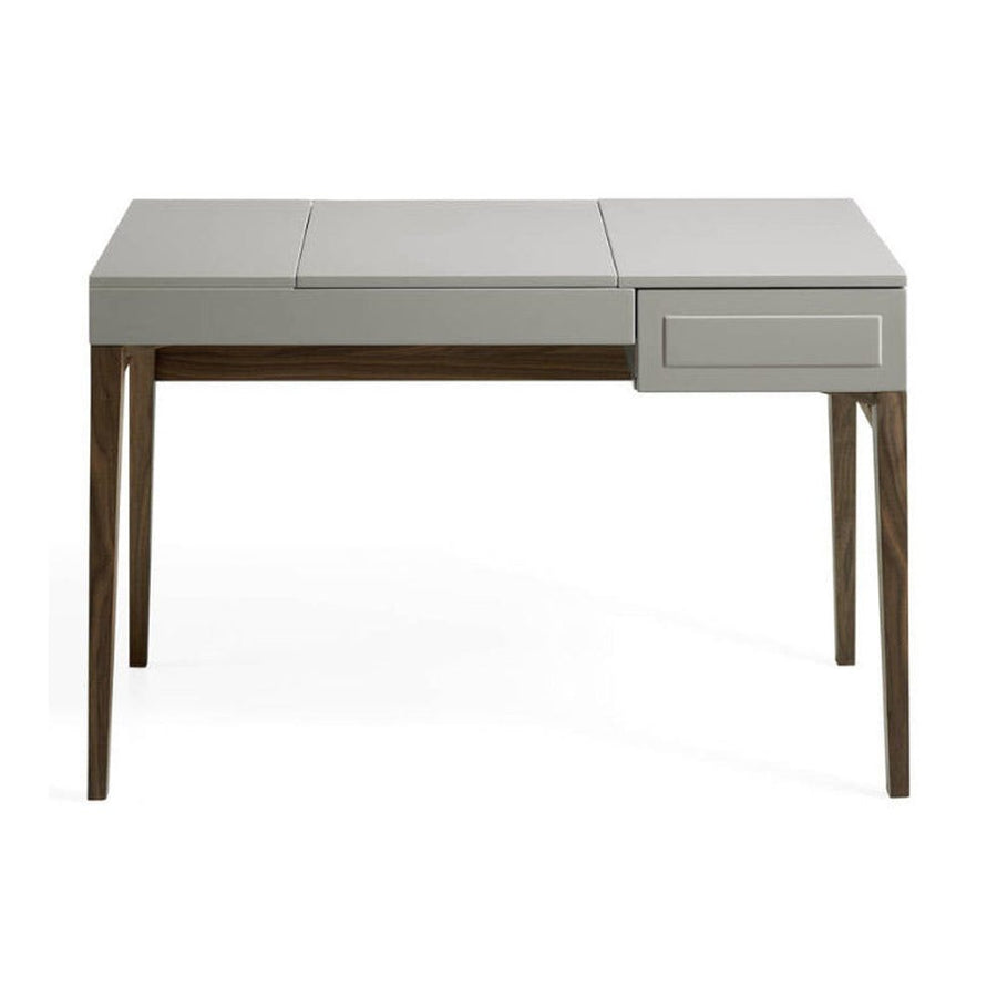 Kortárs stílusú, törtfehér színű fésülködőasztal, diófa lábakkal, tükörrel és ékszerdobozzal.