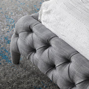 Kortárs stílusú, fenyőfavázas, szürke színű, szövettel kárpitozott dizájn franciágy