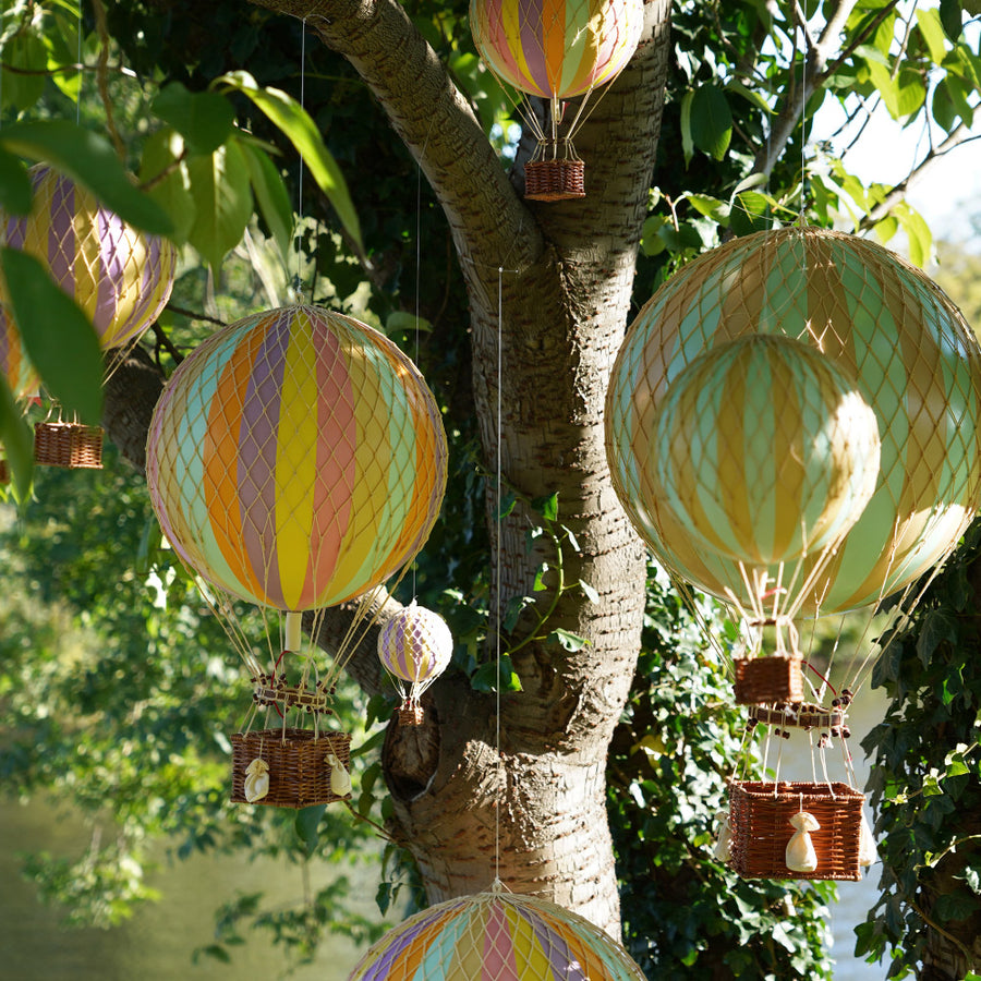Vintage stílusú, függeszthető, pasztell szivárványszínű dekorációs hőlégballon