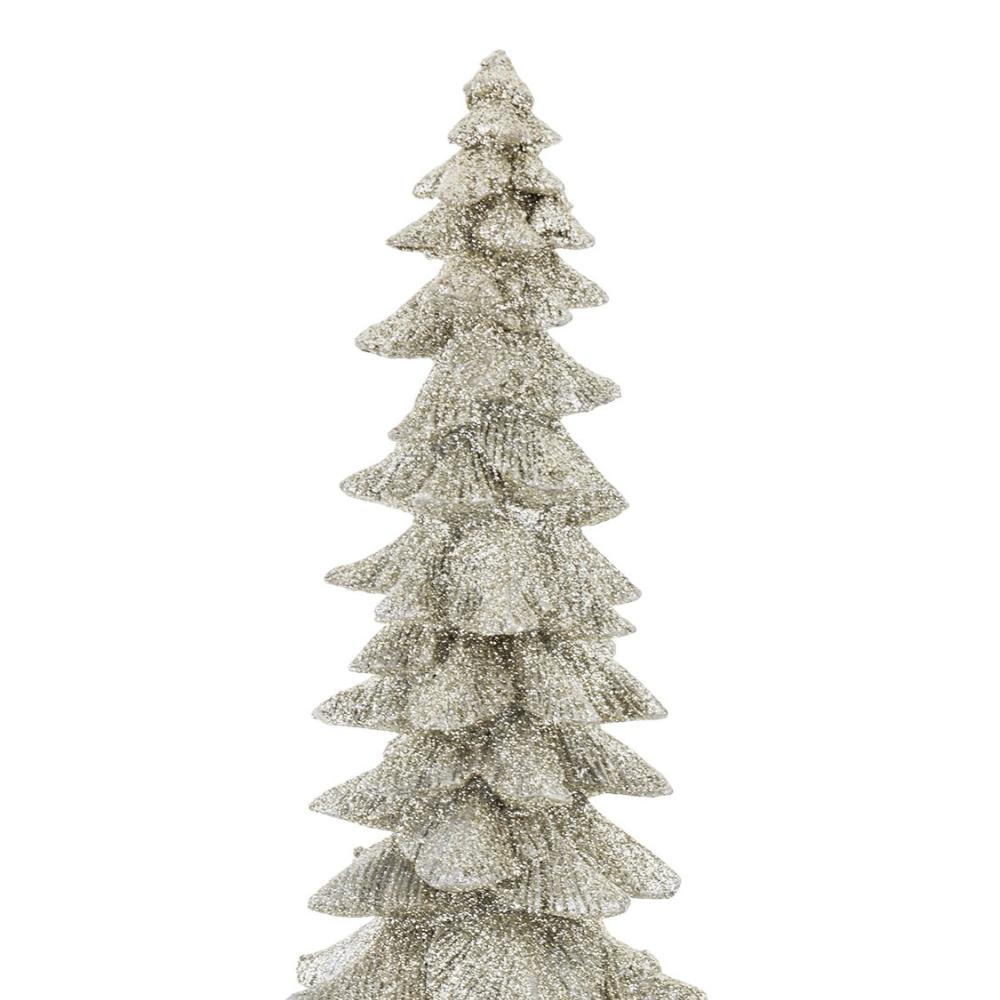 Dekor fenyőfa ezüst csillámos felülettel – részletfotó a réteges levelekről