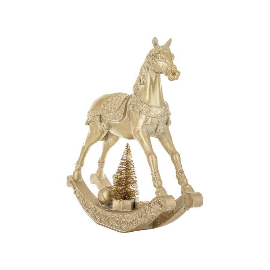 Arany karácsonyi hintaló dekoráció oldalnézetben, minifenyővel és ajándékokkal a talpon.