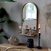 Vidéki stílusú, antikolt rézszínű, boltíves, dekorációs falitükör jegenyefenyő polccal.