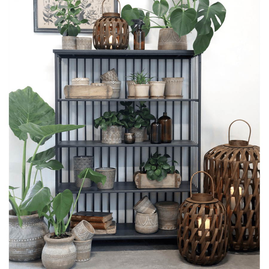 Modern ipair stílusú, 4 darab polccal felszerelt, fekete színű fém állvány.