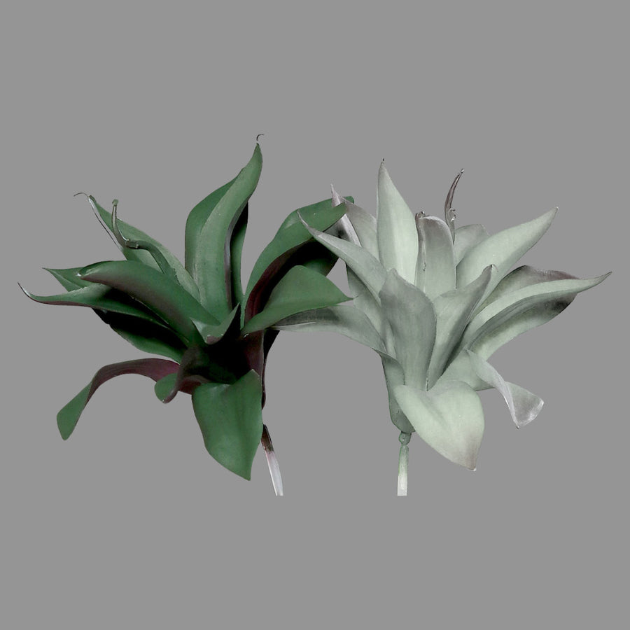 Élethű, zöld színű, betűzős, kis méretű agave műnövény.