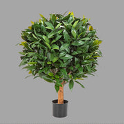 UV-álló, gömb alakú, mű babérfa fekete, műanyag cserépben.