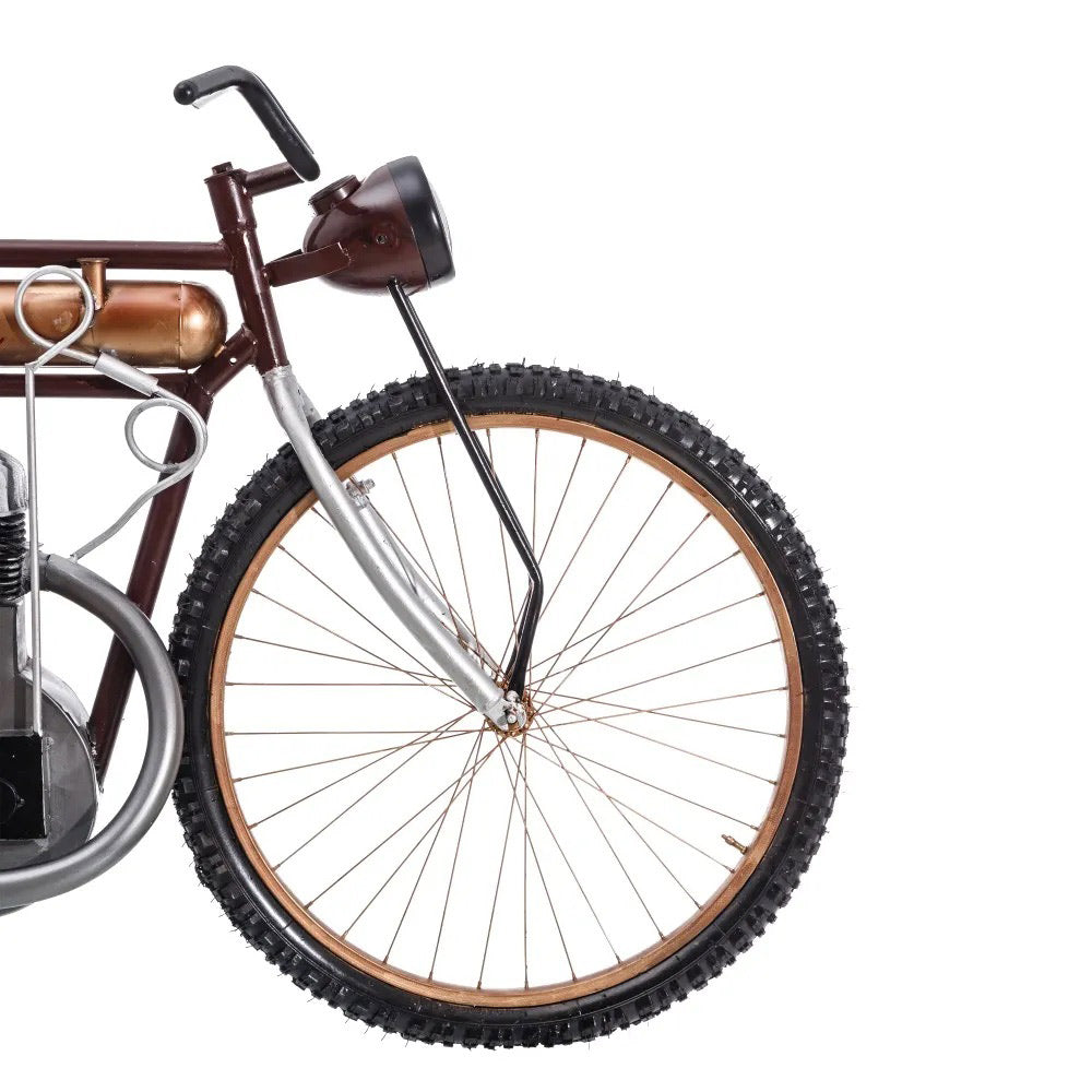A vintage stílusú, Indian motorkerékpár replika kormány részlete.
