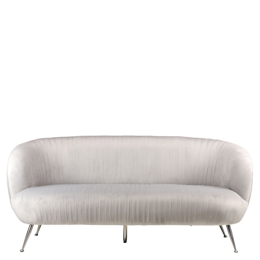 Skandináv stílusú, halványszürke színű bársonnyal kárpitozott kanapé, ezüstszínű fém lábakkal