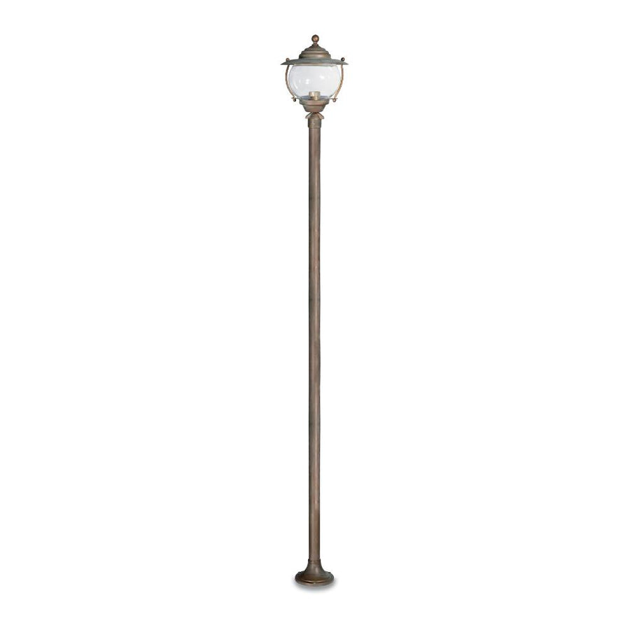 Moretti Luce Betulle vintage stílusú tömör réz kerti kandeláber gömbölyded üvegbúrával, 177 cm-es magassággal