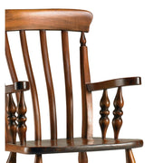 Koliniál stílusú, mahagónifából készült, kézműves hintaszék háttámla és karfa részlete.