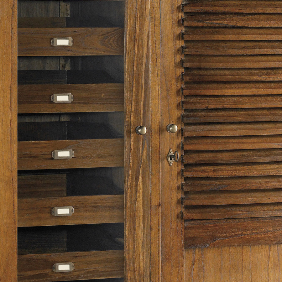 Loft stílusú, mindifából készült, nagyméretű gardróbszekrény.