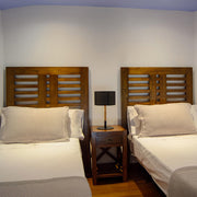 Loft stílusú, tömör mindifából készült, lécezett kivitelezésű, ágyvég.