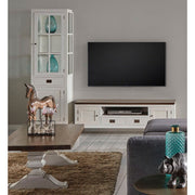 Modern-vidéki stílusú, mindifából készült, kézműves TV-szekrény nappaliban