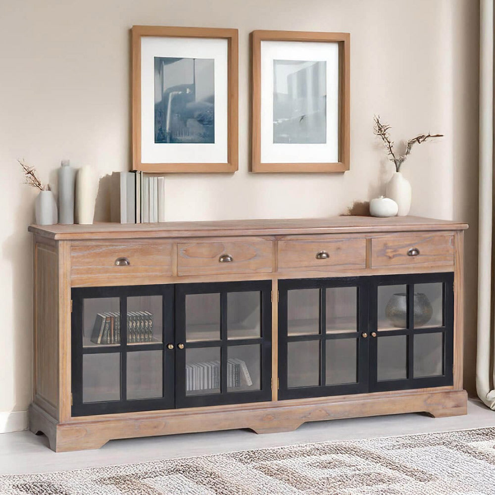 Siena natúr tálalószekrény modern enteriőrben – dekorációval, fekete üvegajtókkal