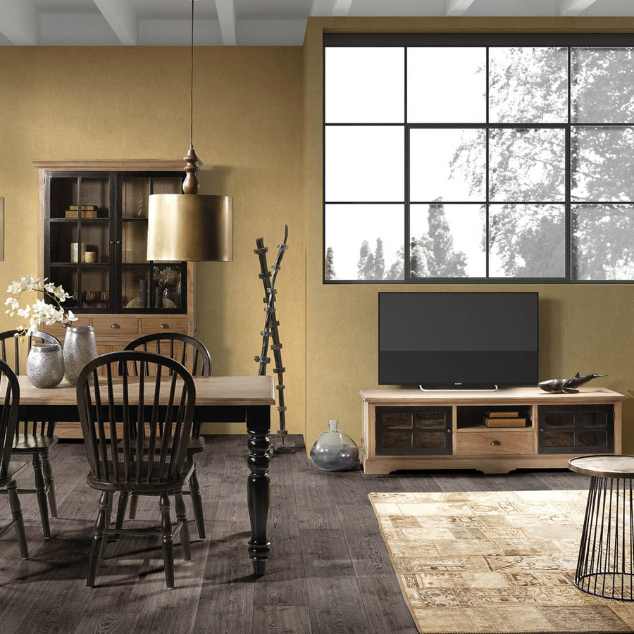 Siena TV-állvány enteriőrben – TV-vel és dekorációval, koloniál stílusú nappali