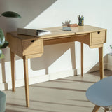 Natúr mindifa íróasztal skandináv enteriőrben – napfényes térben elhelyezve