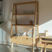 Scandi lépcsős állópolc enteriőrfotó – modern skandináv nappaliban elhelyezve