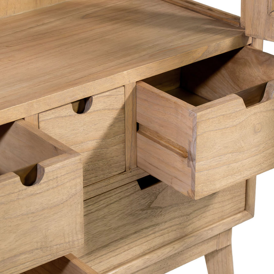 Natúr mindifa vitrines szekrény részletfotó – fémpersely és fiók közelről