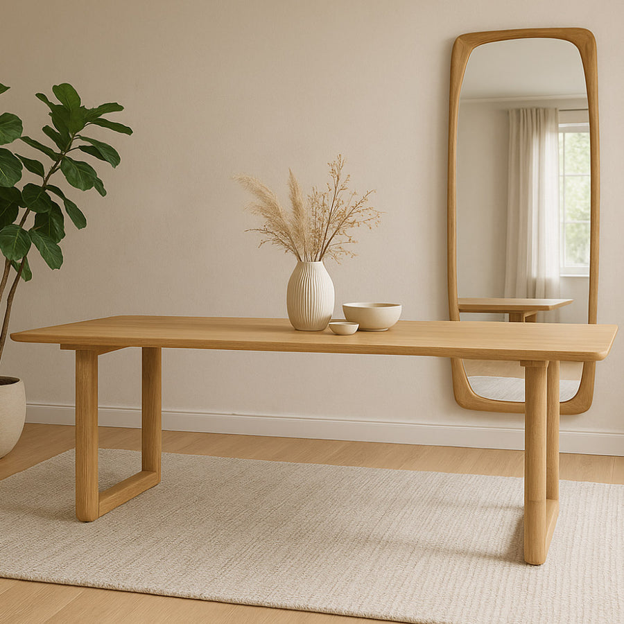 Enteriőr fotó, modern, letisztult étkező, asztallal és tükörrel