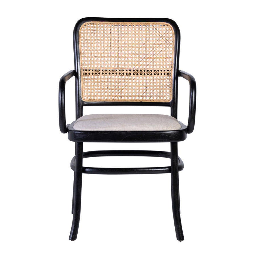 Koloniál stílusú, fekete színű, teakfa étkezőszék rattan háttámlával és bézs ülőfelülettel.