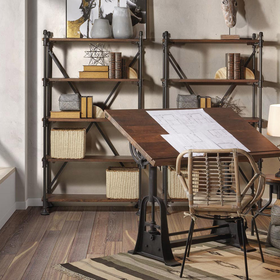 Industrial stílusú polcos állvány, fekete vas szerkezettel és öt darab mangófa polccal.