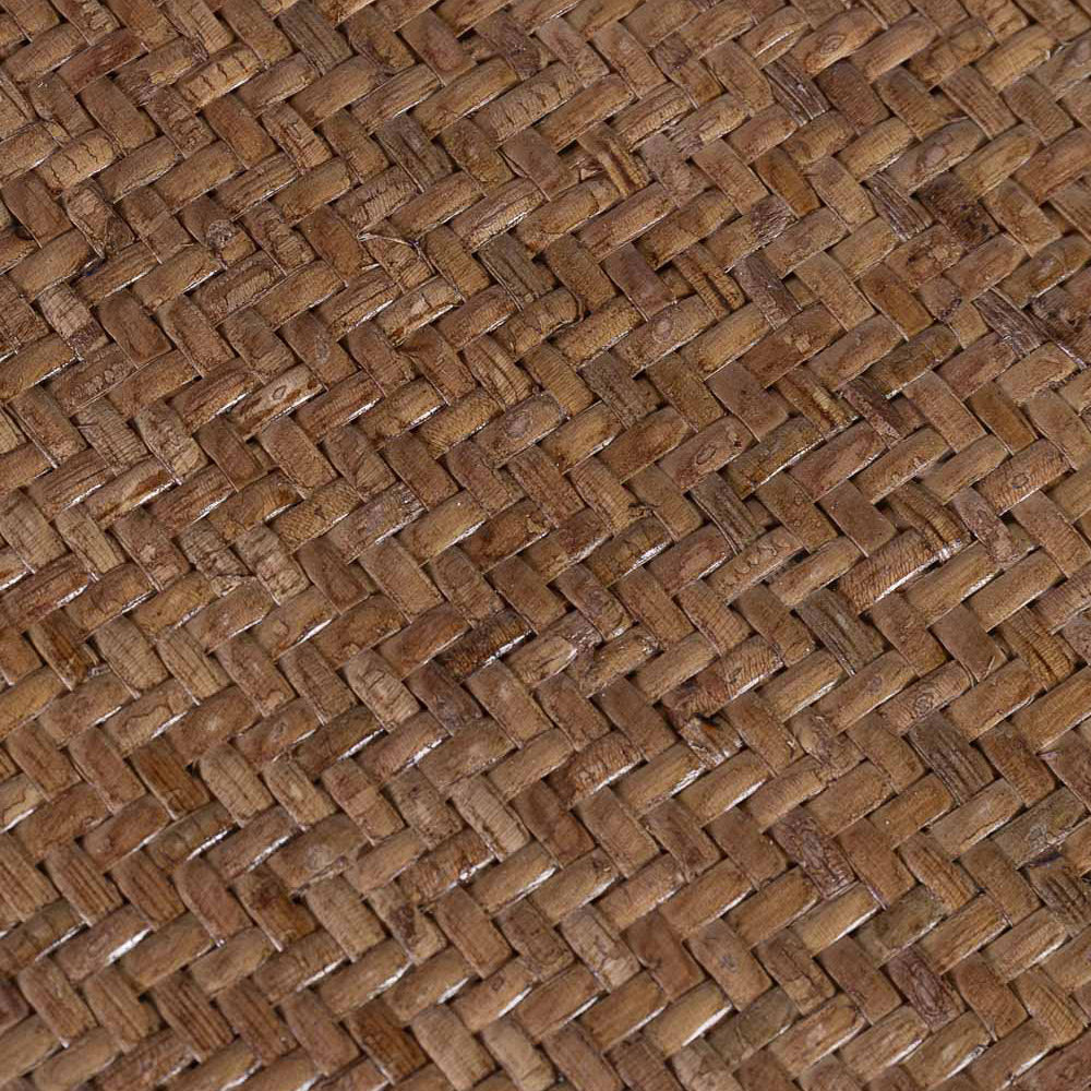 Koloniál stílusú, tölgyfából készült étkezőszék rattan ülőfelülettel és háttámlával.