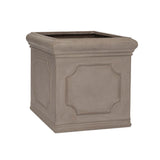 Heritage matt taupe fiberstone kaspó 50 × 50 × 50 cm, klasszikus kocka formával, díszített oldalfalakkal és természetes kőhatású felülettel.