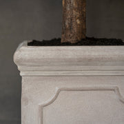HERITAGE taupe fiberstone kaspó részletfotója, profilozott felső peremmel és finoman strukturált matt felülettel