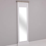 Fenyőfakeretes Maison Shutter falitükör előszobai enteriőrben