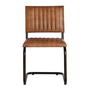 Loft stílusú, hajlított fémcső szerkezetű, barna színű bőrrel kárpitozott szék.