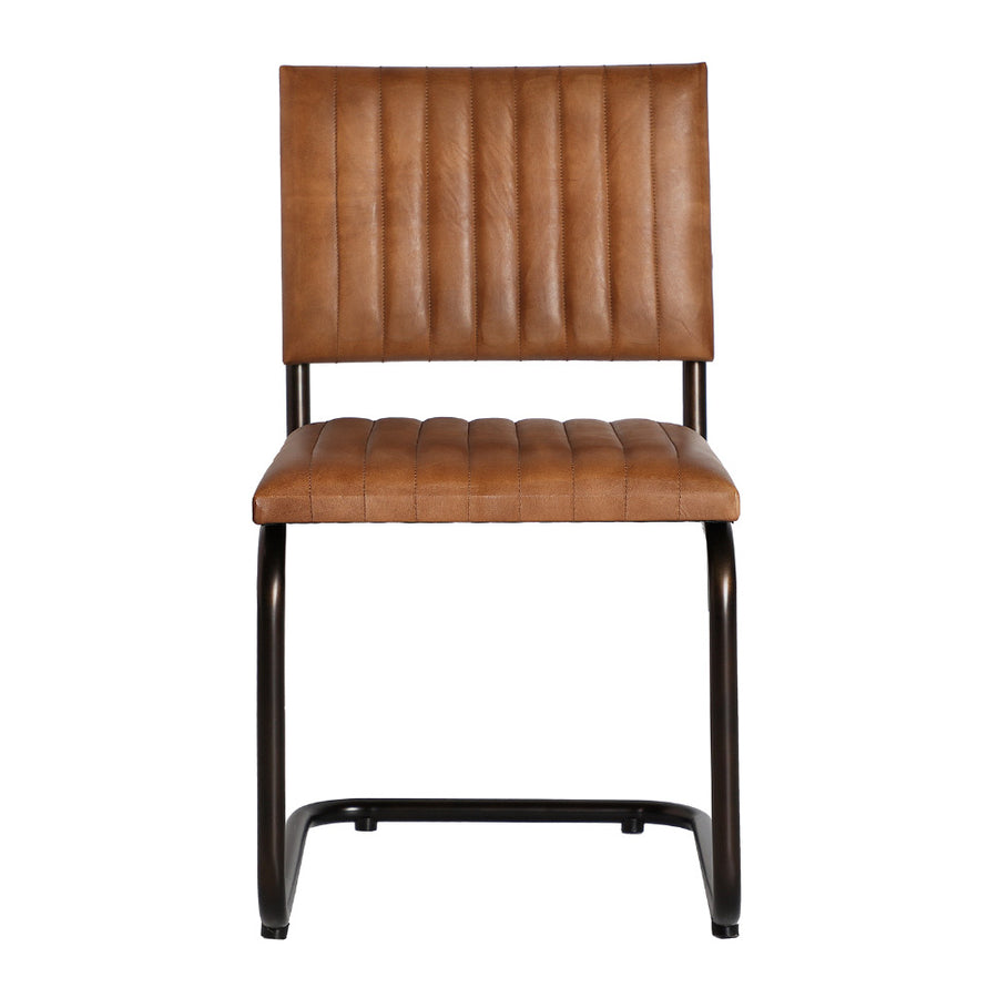 Loft stílusú, hajlított fémcső szerkezetű, barna színű bőrrel kárpitozott szék.