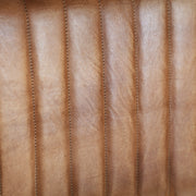 Loft stílusú, hajlított fémcső szerkezetű, barna színű bőrrel kárpitozott szék.