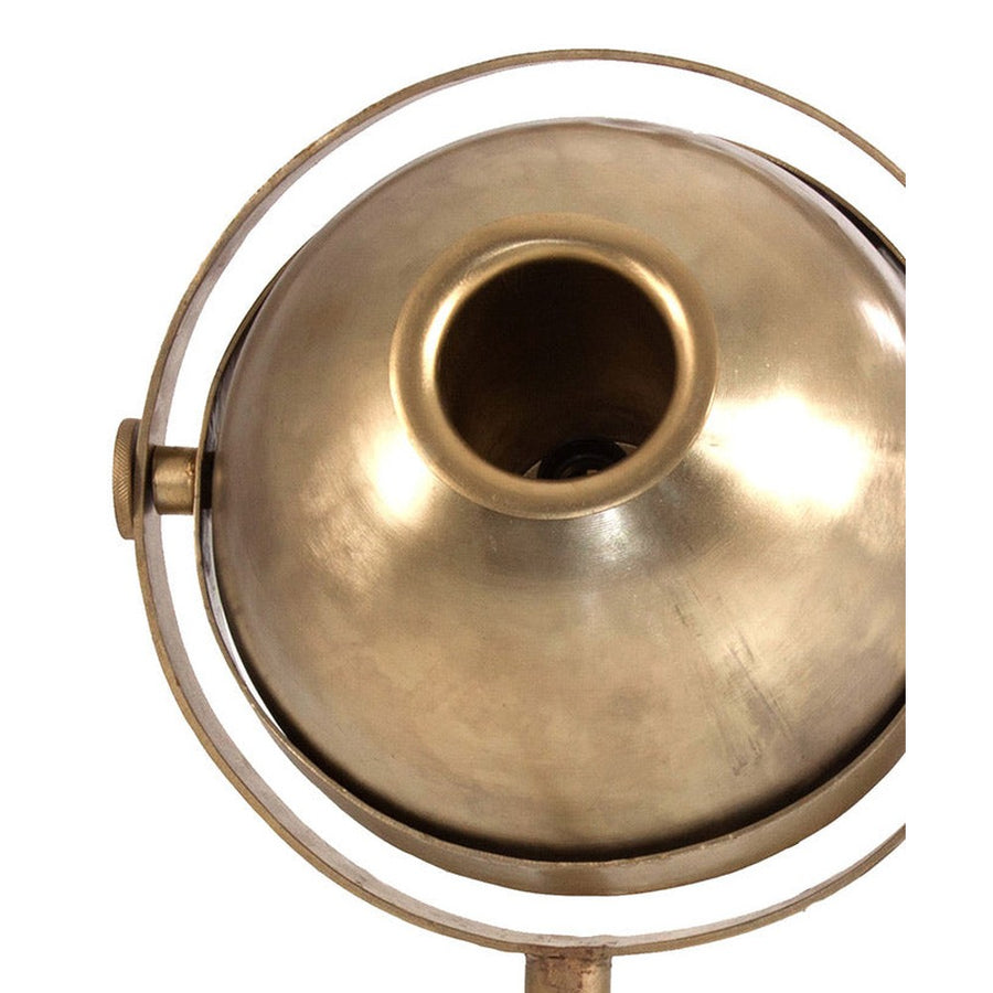 Kortárs stílusú, fémből készült dizájn állólámpa dönthető, gömb alakú lámpabúrával.