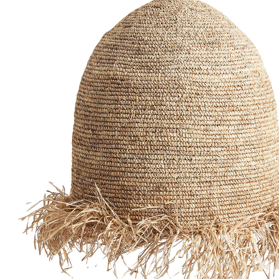 Törzsi ihletésű, kortárs stílusú, natúr színű, raffiából szőtt függeszték lámpa