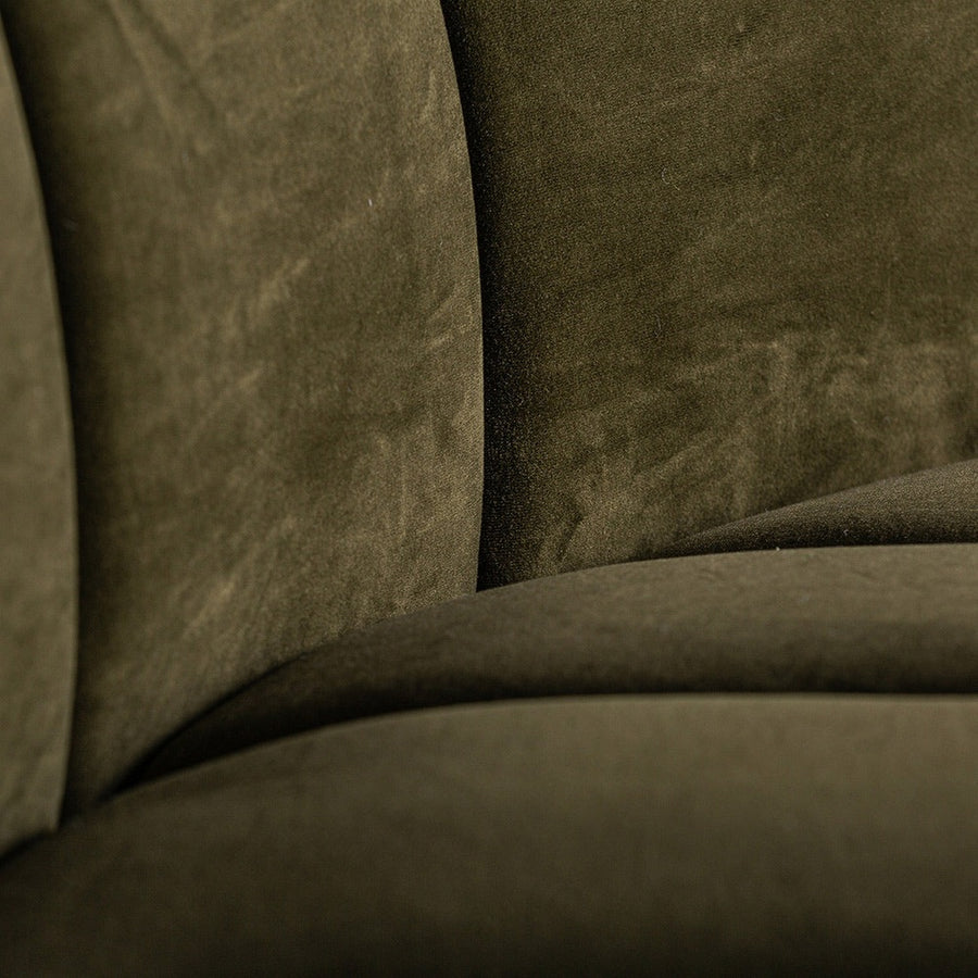 A kortárs stílusú, olajzöl bársonnyal kárpizotott moduláris kanapé háttámla részlete.