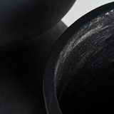 Matt fekete terrakotta kaspó szett modern enteriőr hangulatban