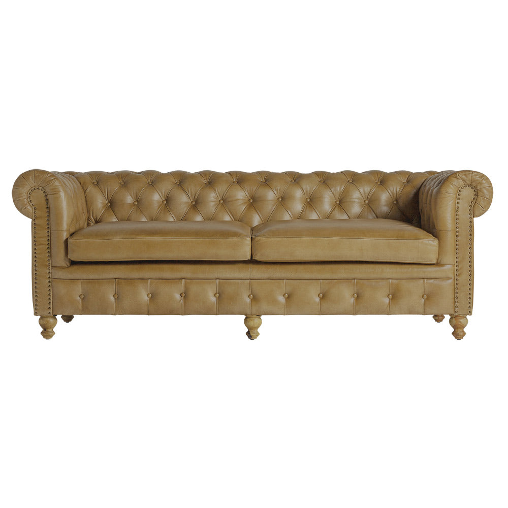 Vintage stílusú, fenyőfa szerkezetű, barna színű bőrrel kárpitozott Chesterfield kanapé.