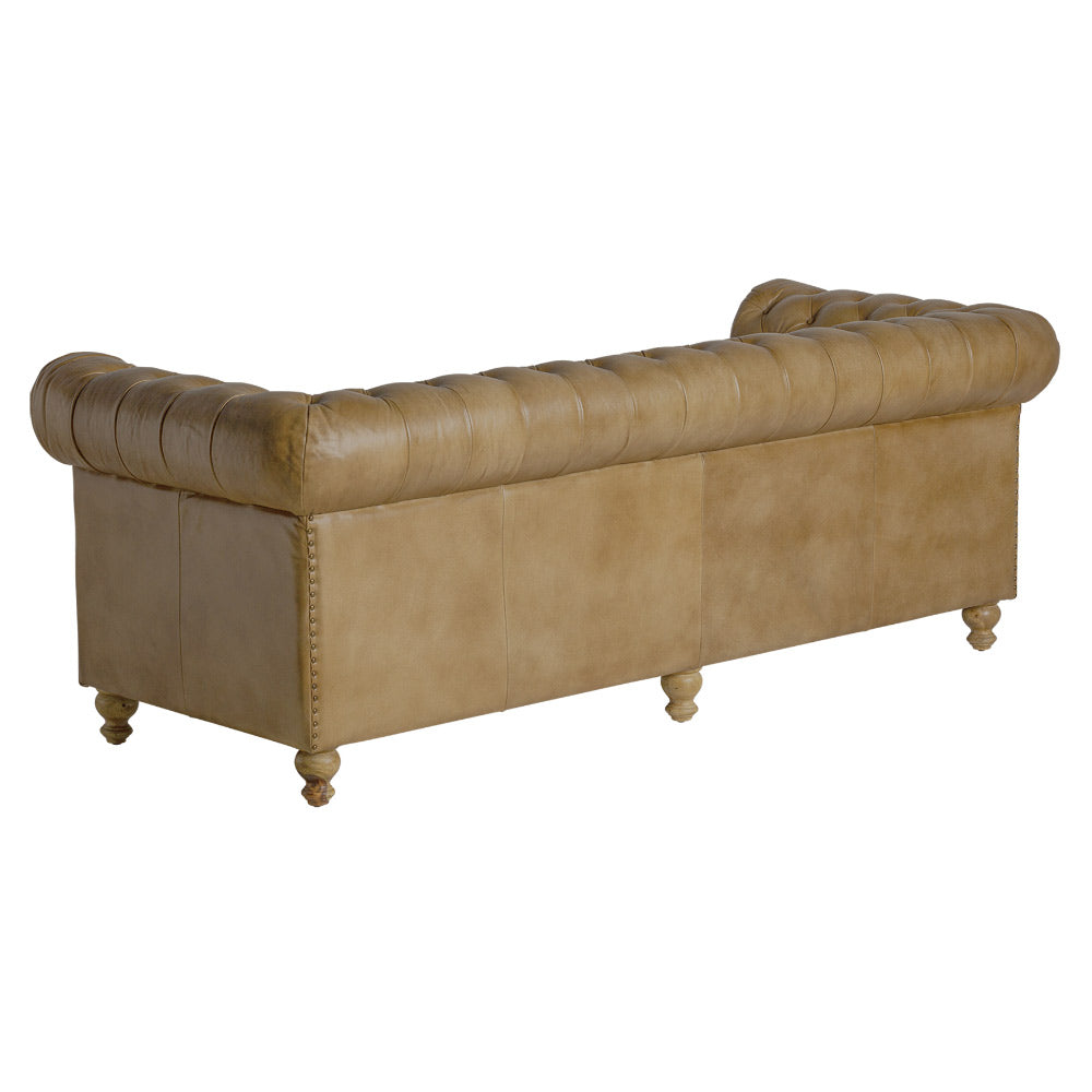 Vintage stílusú, fenyőfa szerkezetű, barna színű bőrrel kárpitozott Chesterfield kanapé.